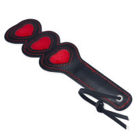 Roztomilá kožená plácačka s BDSM srdíčky - 72883148 - 2