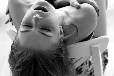 Ona předstírá orgasmus.