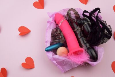 Jak uvést partnera/partnerku do světa erotických pomůcek, aby se necítil/a rozpačitě?