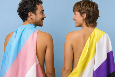 Potěšení bez bariér. Erotické pomůcky pro trans a nebinární osoby – jak vybírat s ohledem na pohodlí a potěšení?